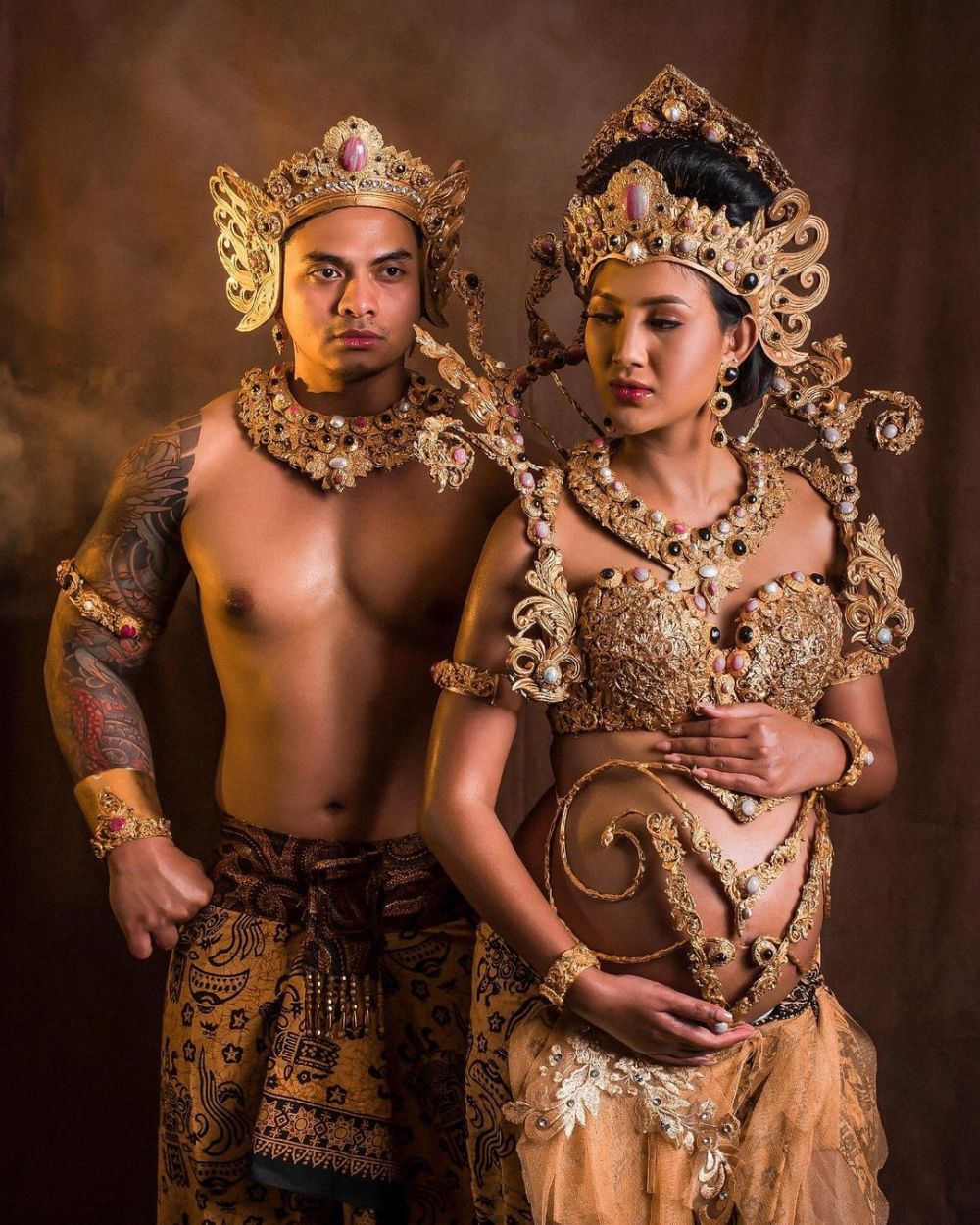 Gaya pemotretan maternity 5 supermodel Indonesia, elegan dan memesona