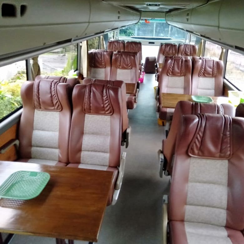 Sensasi kulineran sambil jalan-jalan keliling kota di resto on the bus