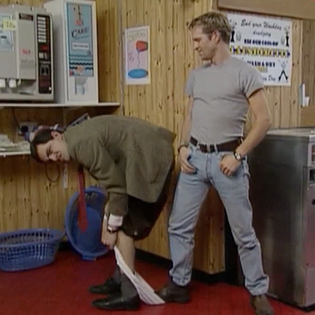 Ingat pria laundry di serial Mr. Bean? Ini 10 potret terbarunya