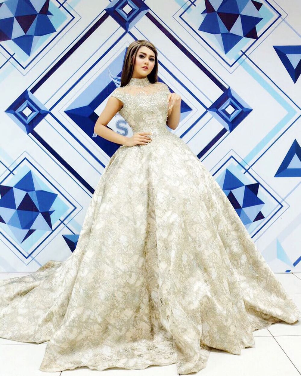 10 Potret dan perjalanan karier Jenita Janet, pernah bekerja di bank