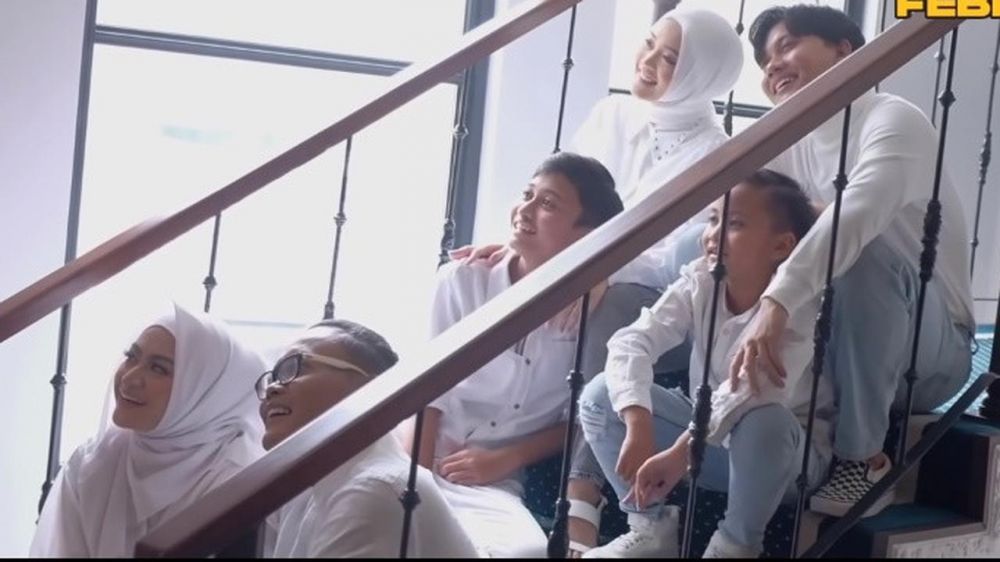 7 Momen pemotretan keluarga Sule dan Nathalie Holscher, gayanya kompak