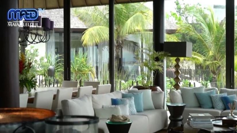 12 Penampakan vila Irwan Mussry di Bali, langsung menghadap laut