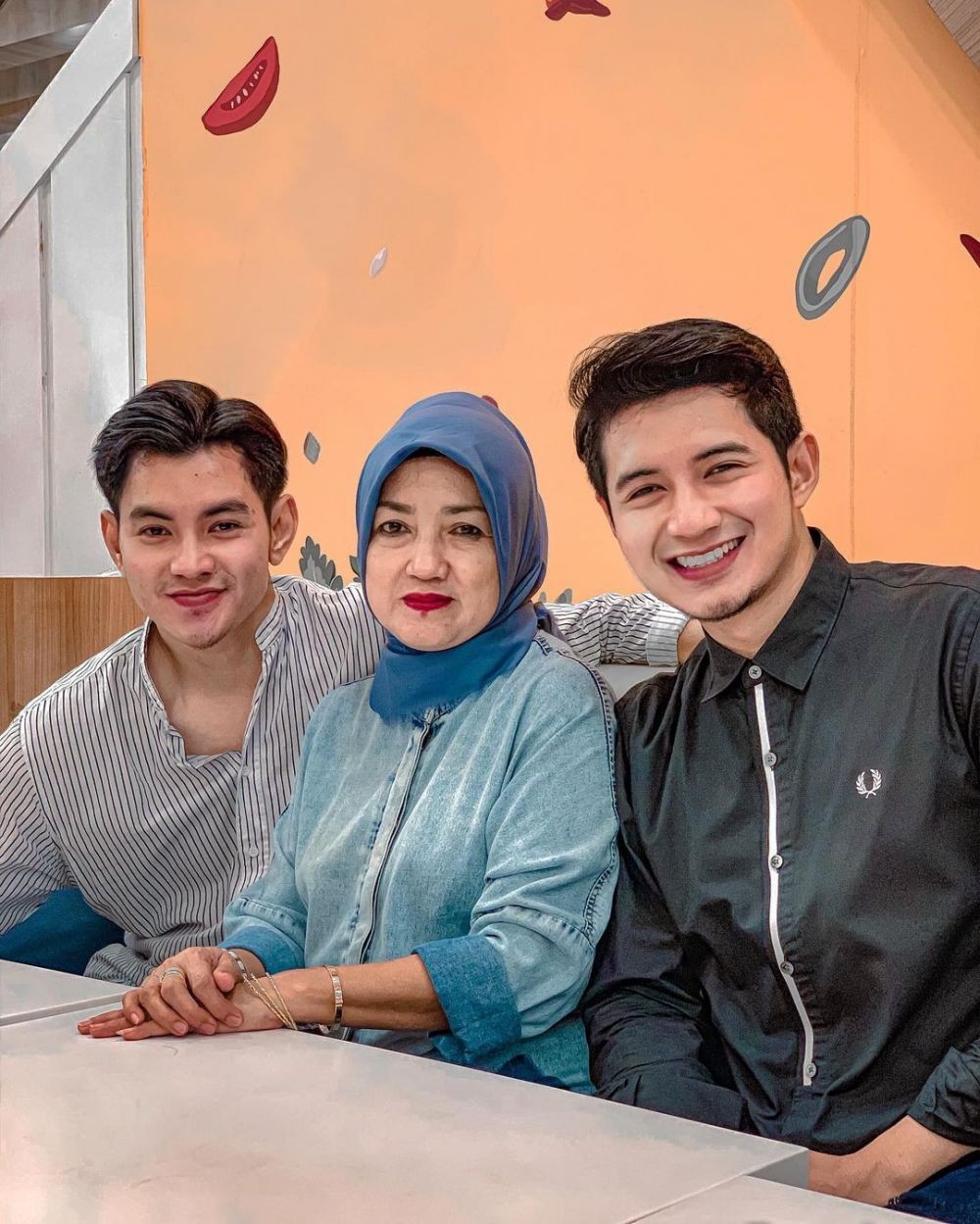 Momen 8 pemain Anak Band bareng sang mama, penuh kehangatan