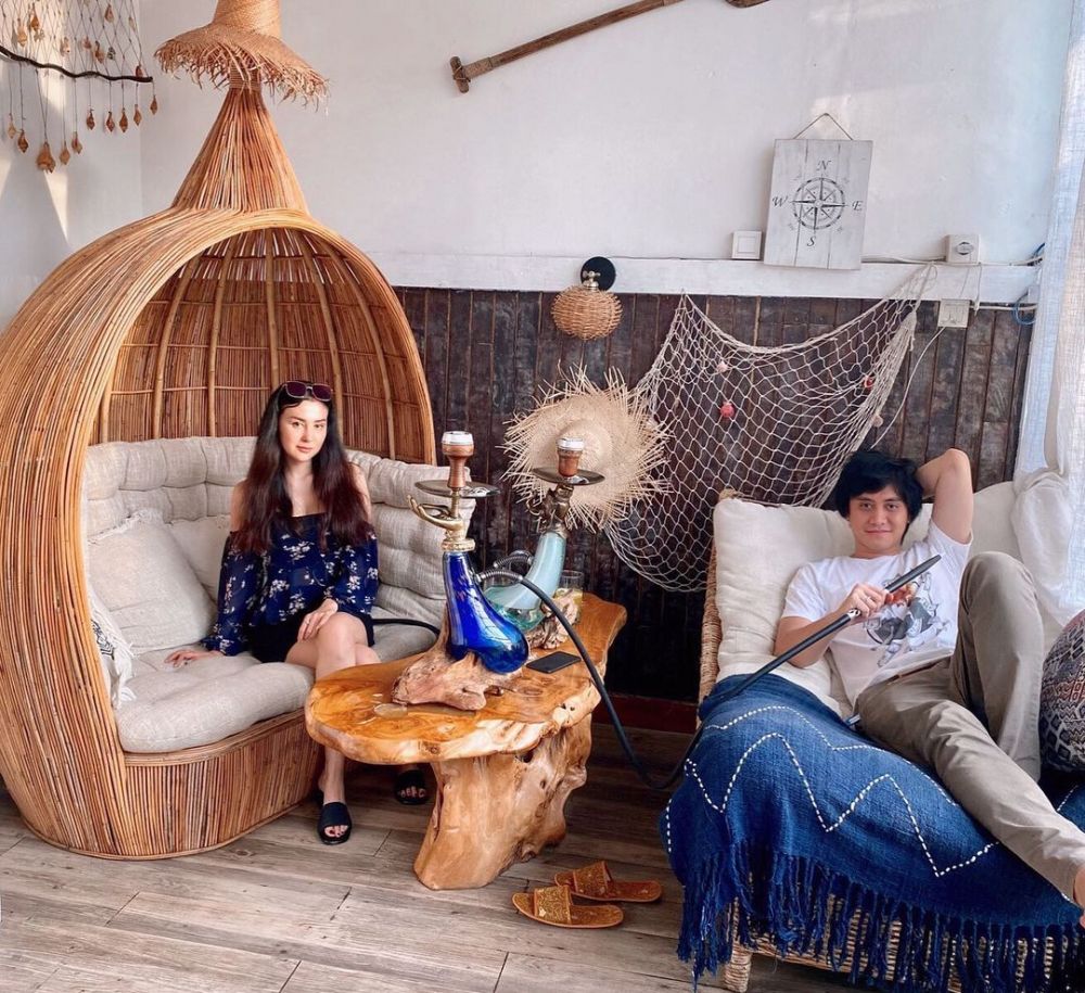 6 Momen bulan madu Kevin Aprilio & Vicy Melanie di Bali, romantis abis