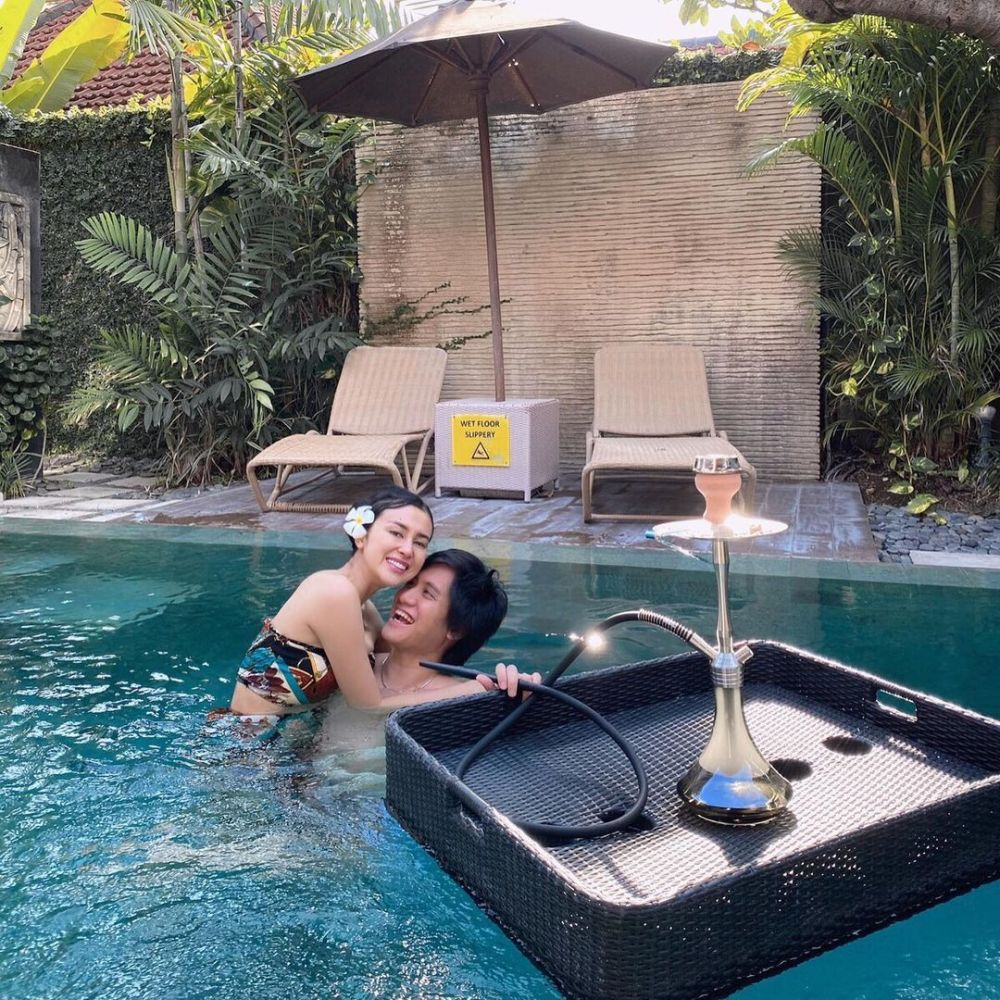 6 Momen bulan madu Kevin Aprilio & Vicy Melanie di Bali, romantis abis