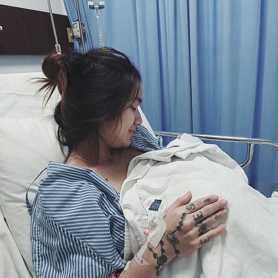 6 Momen Sheila Marcia melahirkan anak keempat, panggilannya Baby Z