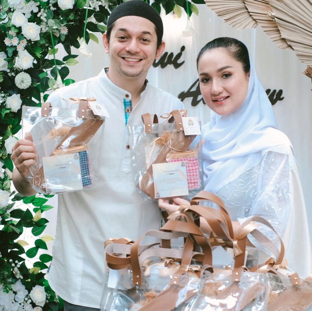 8 Momen syukuran 4 bulan kehamilan anak pertama Tengku Dewi Putri