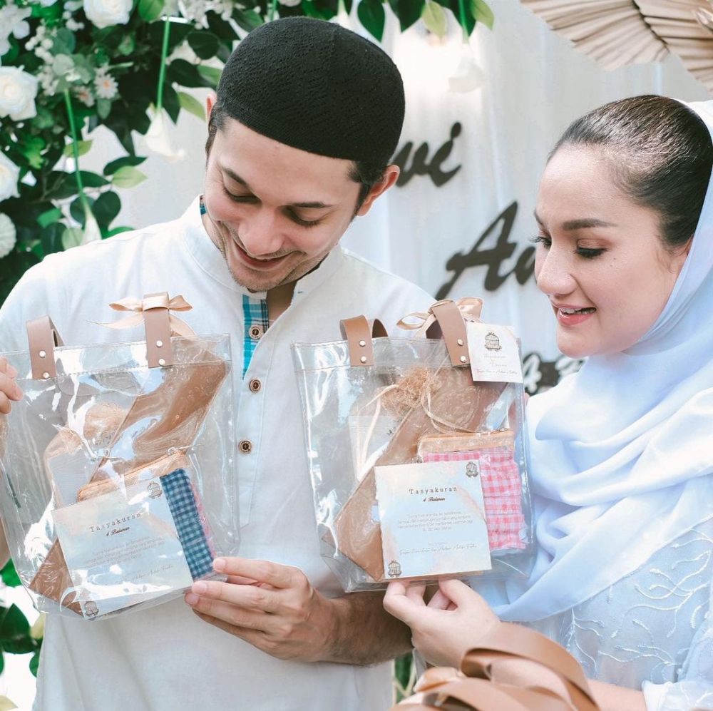 8 Momen syukuran 4 bulan kehamilan anak pertama Tengku Dewi Putri