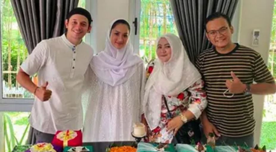 8 Momen syukuran 4 bulan kehamilan anak pertama Tengku Dewi Putri