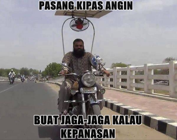 10 Meme realita pengendara motor saat siang hari, bikin tepuk jidat