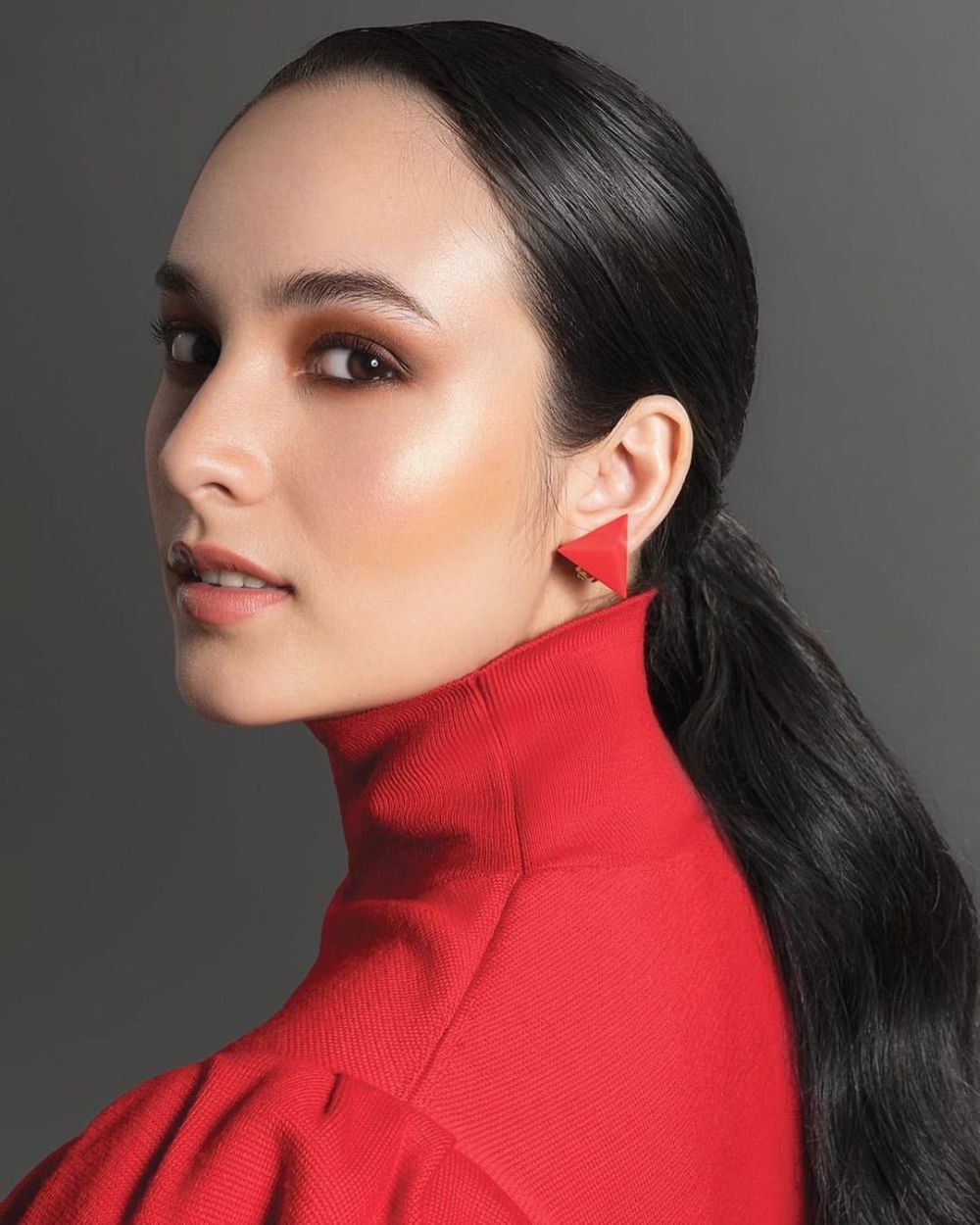 Biasa tampil natural, ini 10 potret Chelsea Islan bermakeup tebal