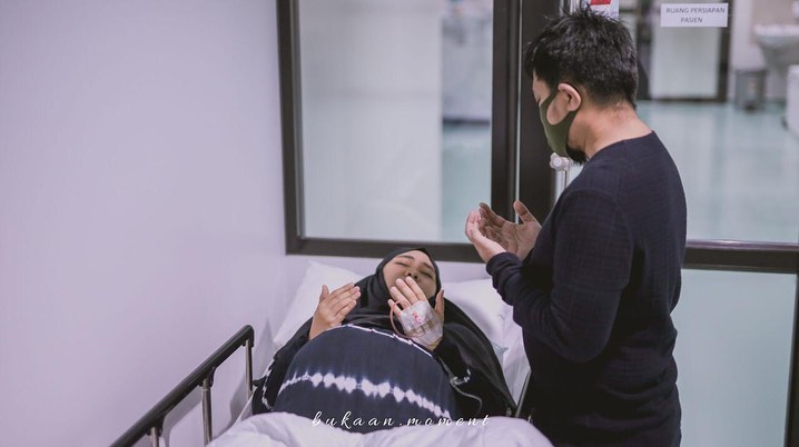 10 Momen Oki Setiana Dewi melahirkan anak ke-4, penuh haru