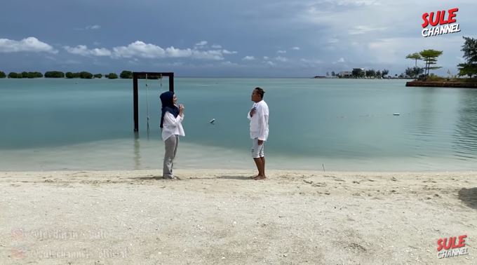 10 Momen Sule dan Nathalie Holscher syuting video klip di Pulau Seribu