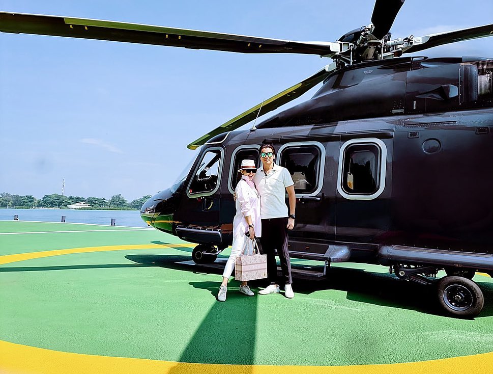 10 Momen liburan Syahrini dan Reino Barack, naik helikopter mewah