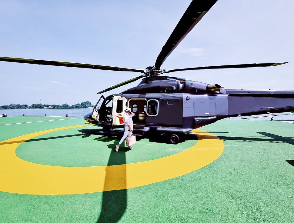 10 Momen liburan Syahrini dan Reino Barack, naik helikopter mewah