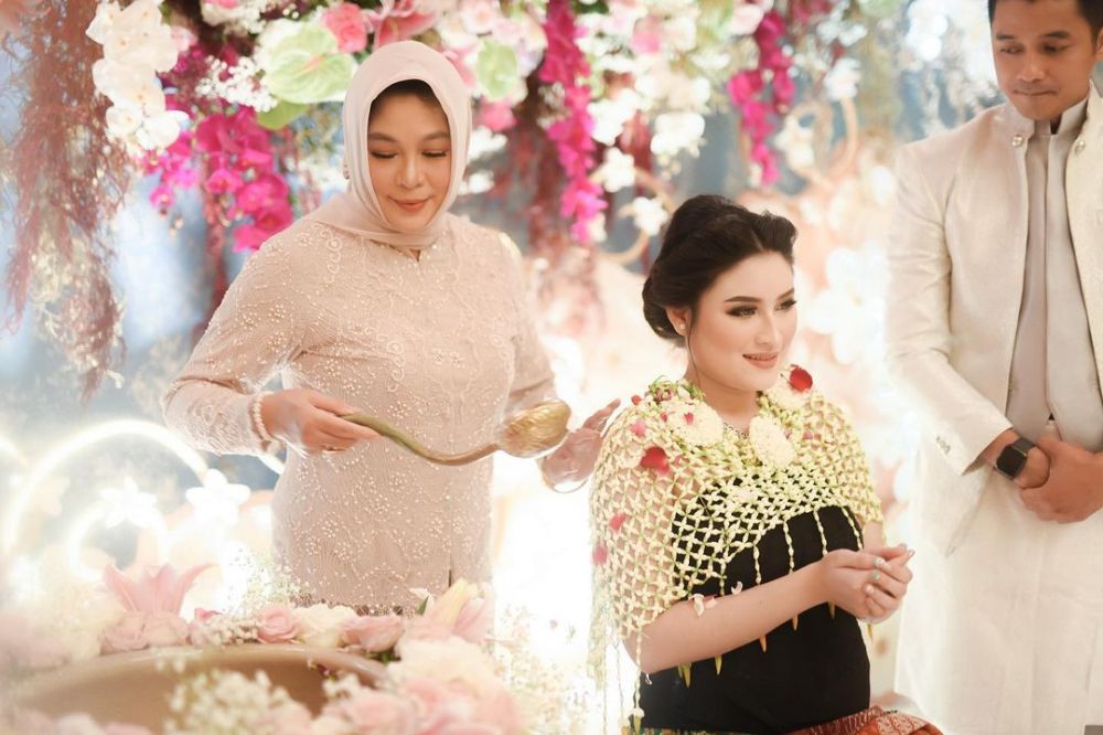 10 Momen tujuh bulan kehamilan Angbeen Rishi, parasnya curi perhatian