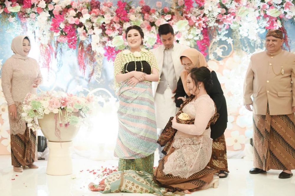 10 Momen tujuh bulan kehamilan Angbeen Rishi, parasnya curi perhatian