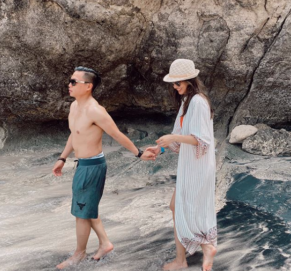 8 Momen liburan Atries Angel mantan Chef Juna dan suami di Bali