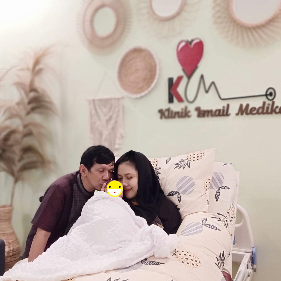 Dikaruniai anak laki-laki, ini 5 potret kebahagiaan Ginanjar dan istri