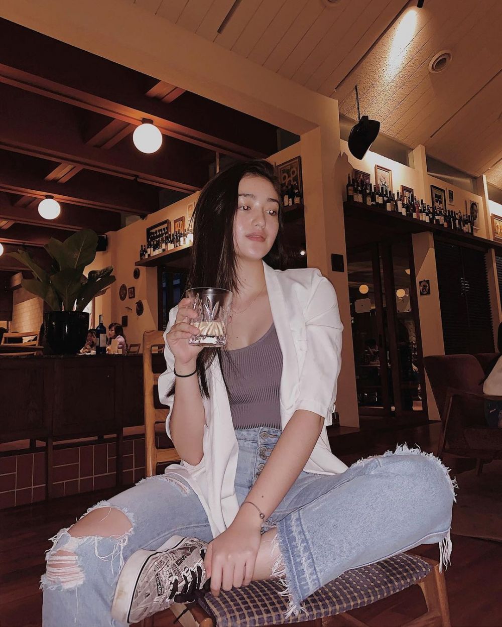 Unggah foto lagi nongkrong, gelas minuman Ranty Maria jadi sorotan