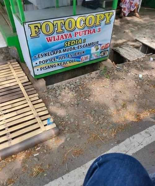 15 Potret spanduk pedagang minuman ini lucunya bikin mikir keras