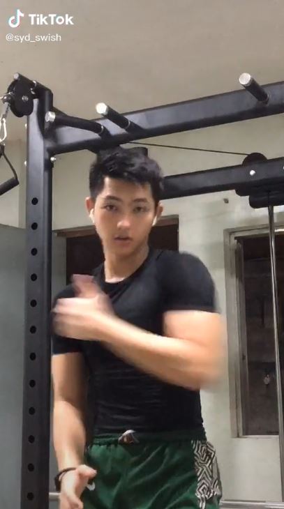 Viral pria mirip Song Joong-ki, ini 10 potretnya yang bikin meleleh