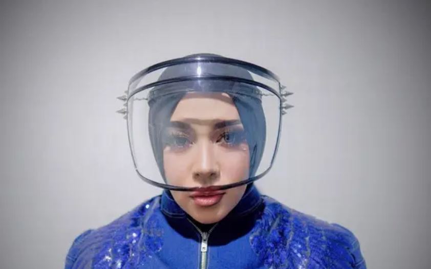 Makin tirus, ini 10 potret terbaru Melly Goeslaw yang bikin pangling