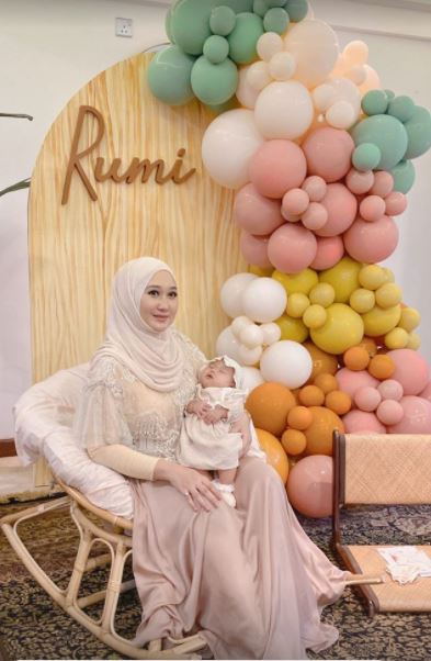 10 Momen dinner ultah pernikahan Dian Pelangi, menunya jadi sorotan