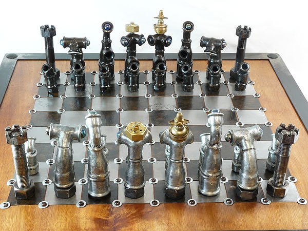 18 Papan catur antimainstream ini bentuknya absurd abis