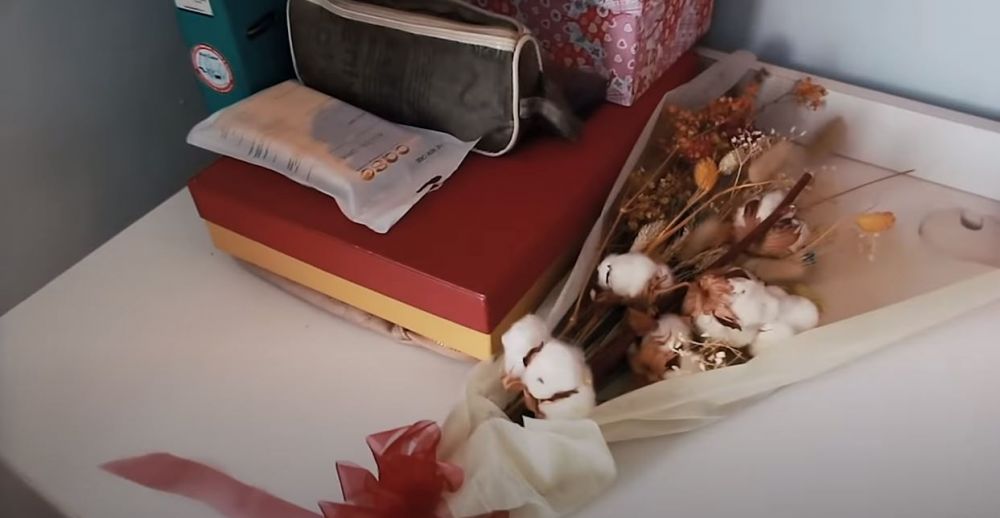 10 Potret kamar tidur Megan Domani, simpan barang kenangan