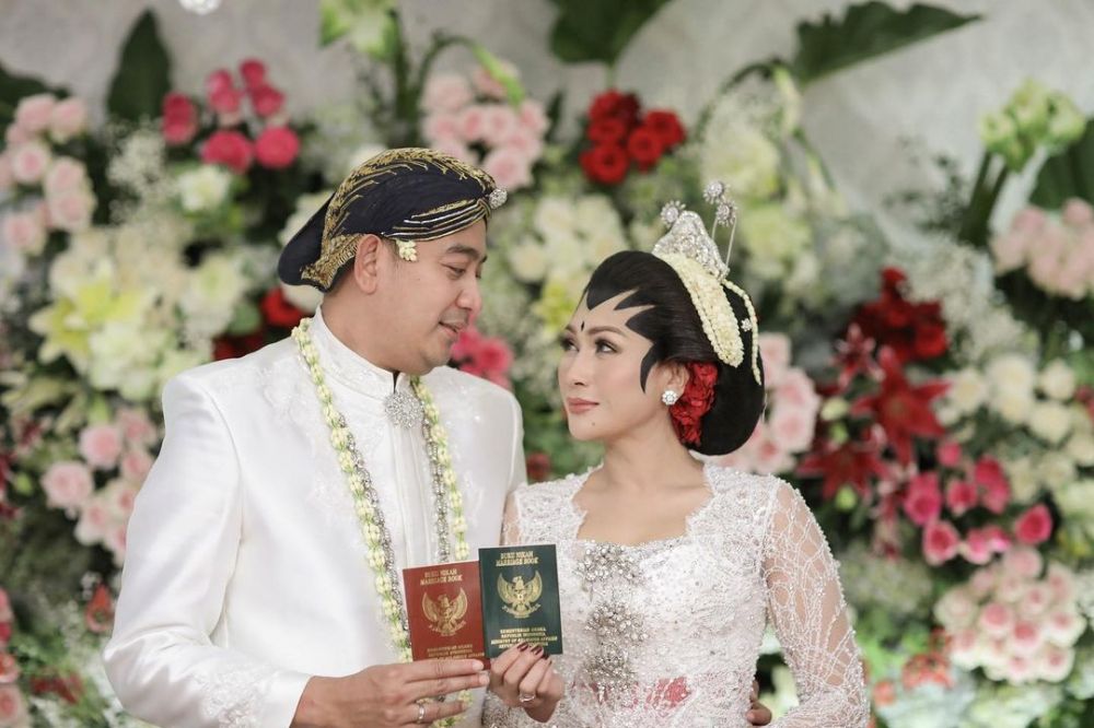 6 Fakta Raden Brotoseno, suami baru Tata Janeeta