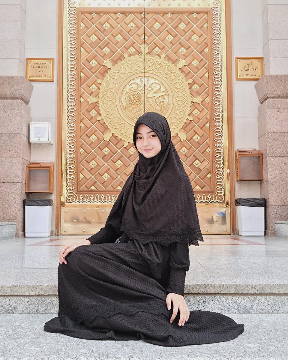 10 Potret Glenca Chysara tampil berhijab ini curi perhatian