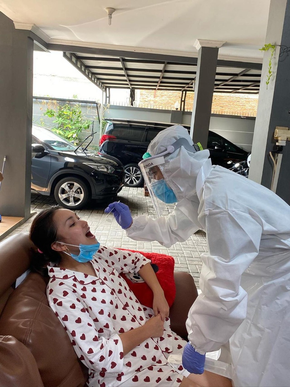 Momen 10 seleb jalani swab test, ekspresi Teuku Wisnu jadi sorotan