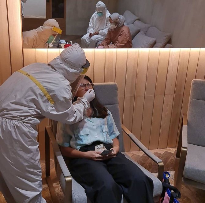 Momen 10 seleb jalani swab test, ekspresi Teuku Wisnu jadi sorotan