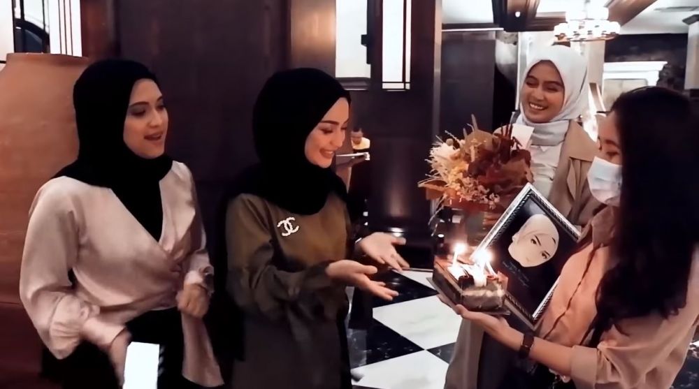 8 Momen perayaan ulang tahun Imel Putri ke-32, sederhana tapi meriah