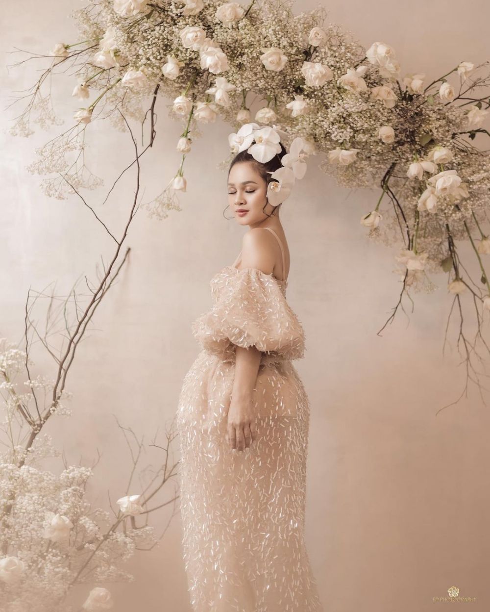 10 Gaya pemotretan Andien Aisyah bertema floral, anggun memukau