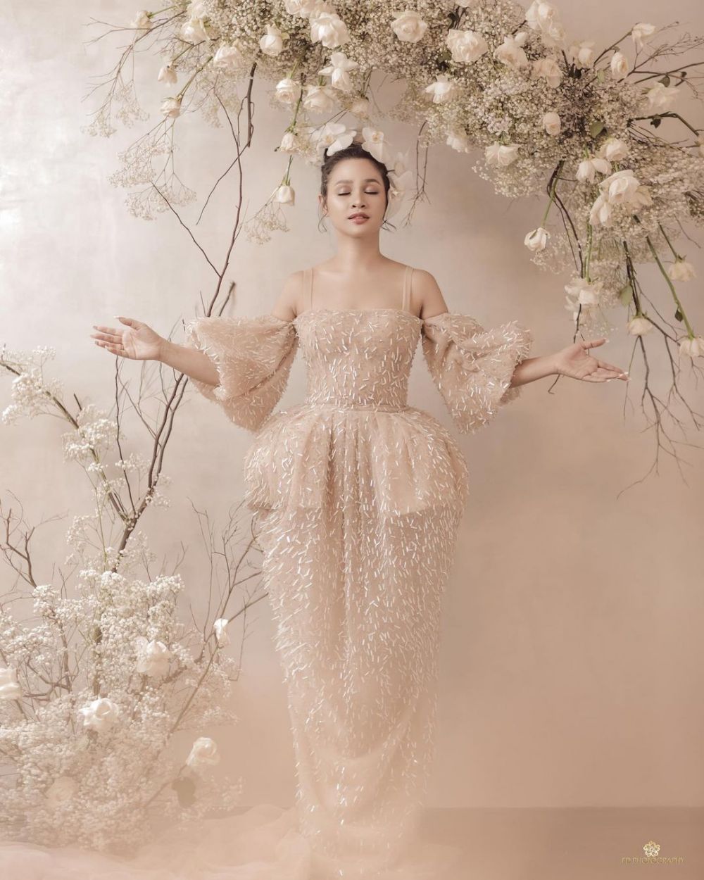 10 Gaya pemotretan Andien Aisyah bertema floral, anggun memukau