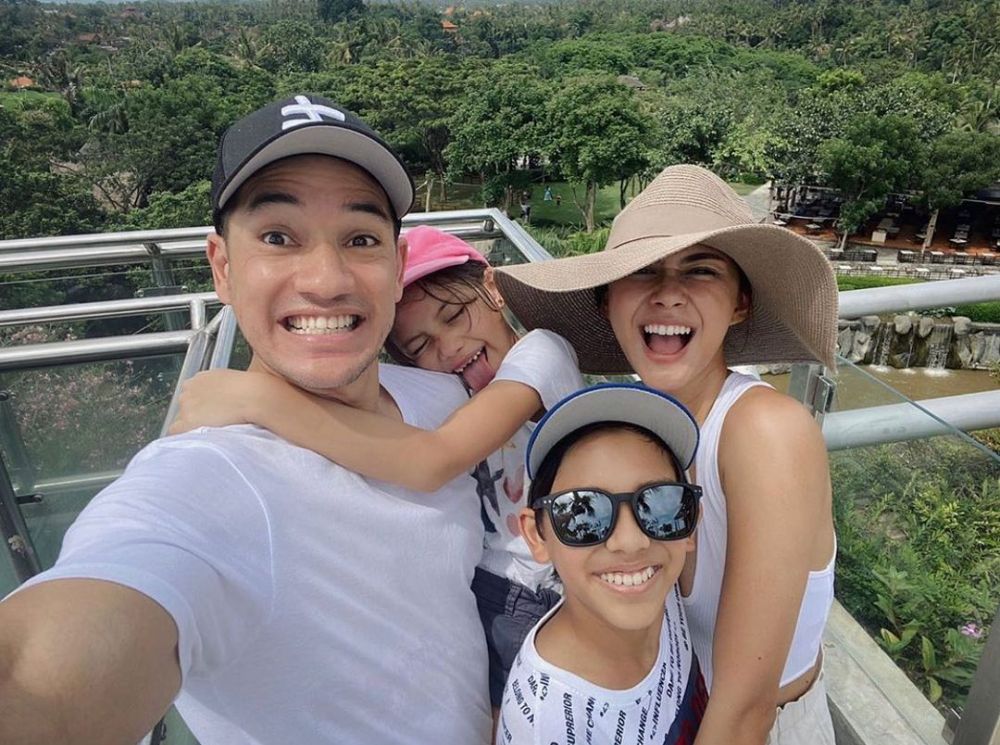 10 Potret transformasi Nana Mirdad dari imut hingga jadi hot mama