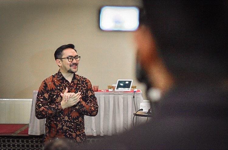 10 Catatan karier Prabu Revolusi, dari jurnalis hingga jubir menteri