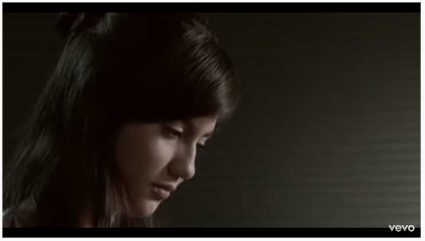 8 Potret lawas Pevita Pearce saat jadi bintang video klip