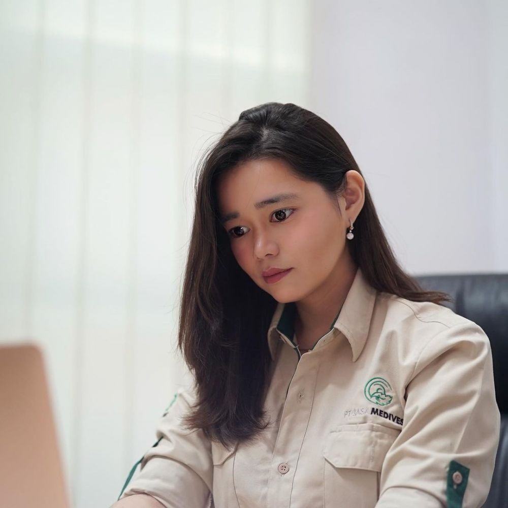 10 Potret Olivia Allan, istri Denny Sumargo yang hobi mendaki gunung