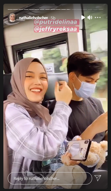 Honeymoon ke Bali, Sule dan Nathalie boyong keluarga besar naik bus