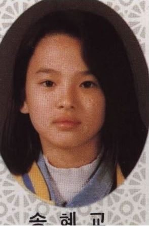 15 Transformasi Song Hye-kyo dari kecil hingga jadi artis Korea
