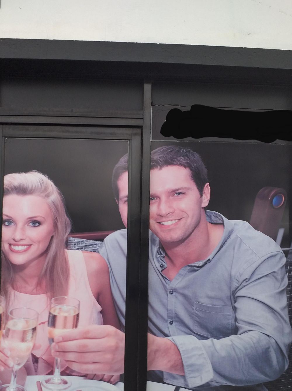 20 Penampakan poster di tempat umum ini bikin mata kudu lihat dua kali