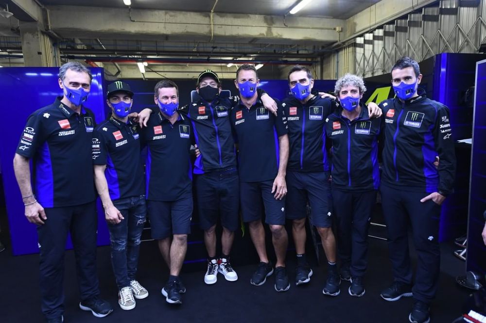 10 Momen perpisahan Valentino Rossi & Tim Pabrikan Yamaha, penuh haru