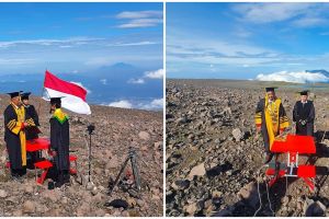 Kampus ini gelar wisuda di Puncak Gunung Marapi, sabet rekor Muri