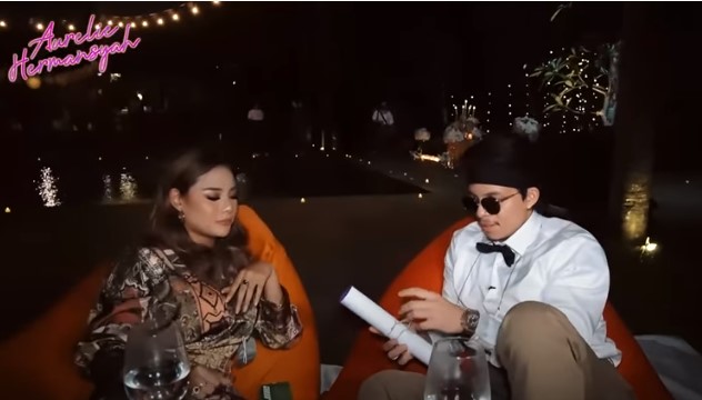 10 Momen Aurel beri hadiah untuk Atta, kadonya bikin melongo