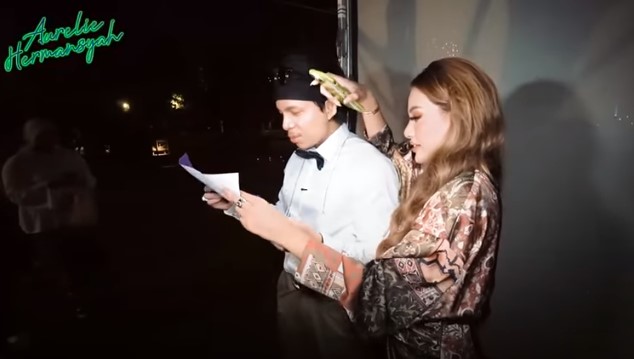 10 Momen Aurel beri hadiah untuk Atta, kadonya bikin melongo