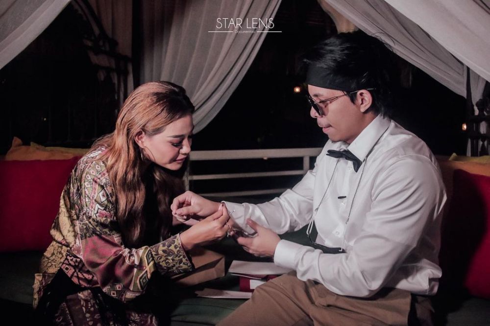 10 Momen Aurel beri hadiah untuk Atta, kadonya bikin melongo