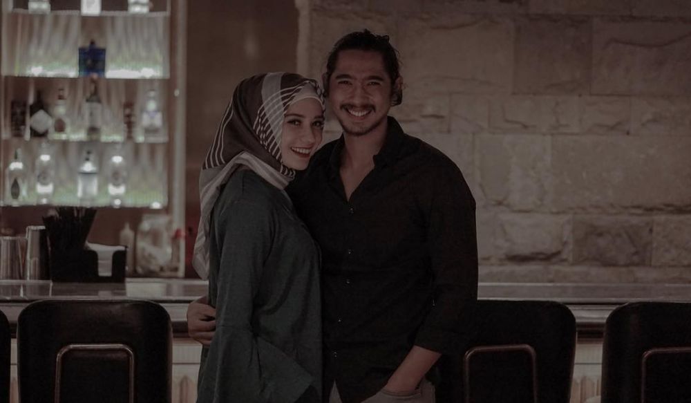 Tampil rapi di sinetron, ini 10 gaya Arya Saloka di keseharian